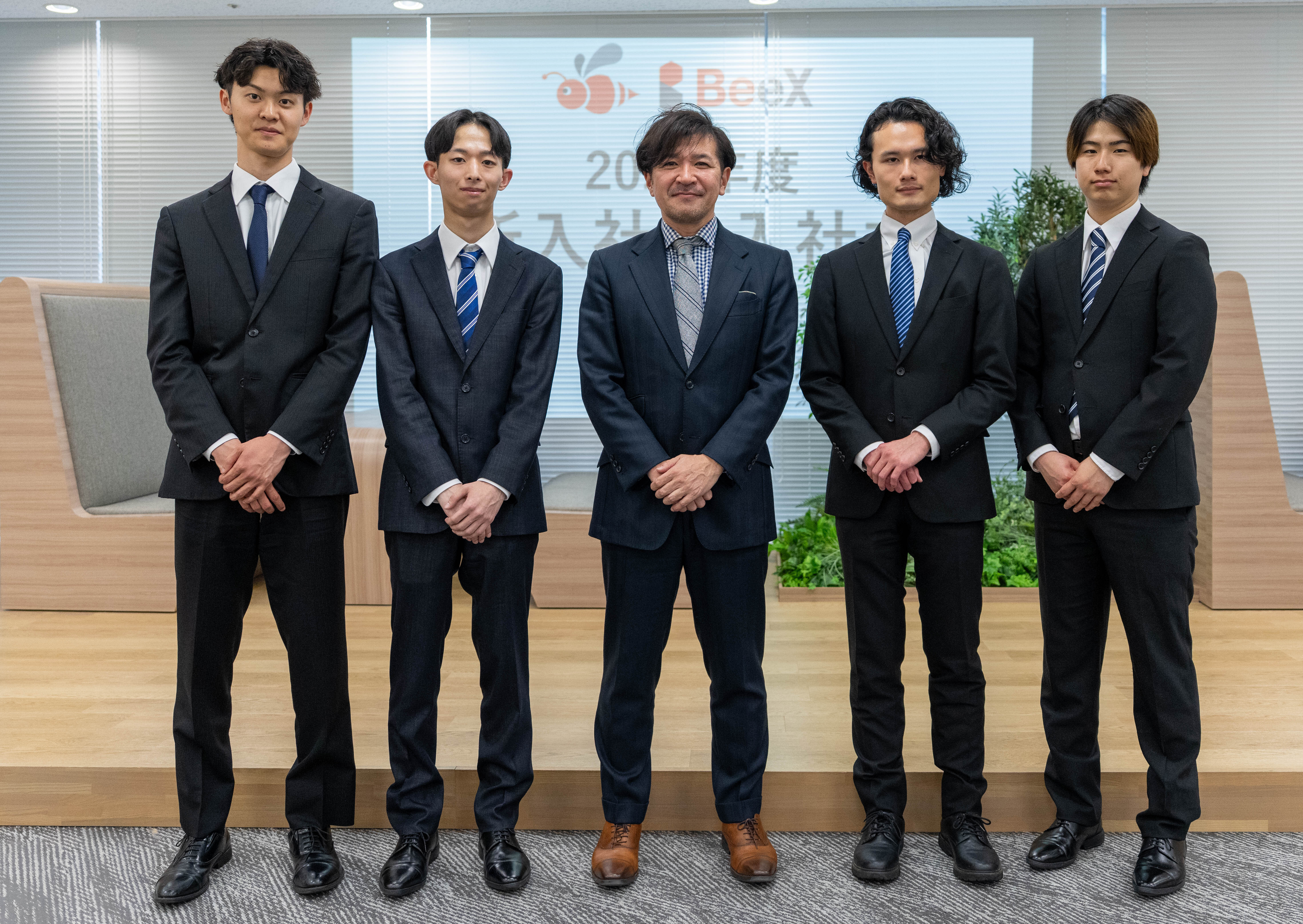 緊張と笑顔のスタート！新卒一期生の入社式をレポート